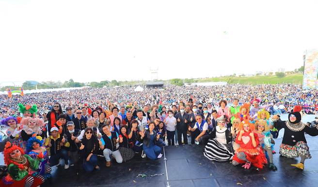 台中市卢秀燕建设大台中，拿出期中成绩单，日前中央公园启用，都市之肺获好评。（卢金足摄） 