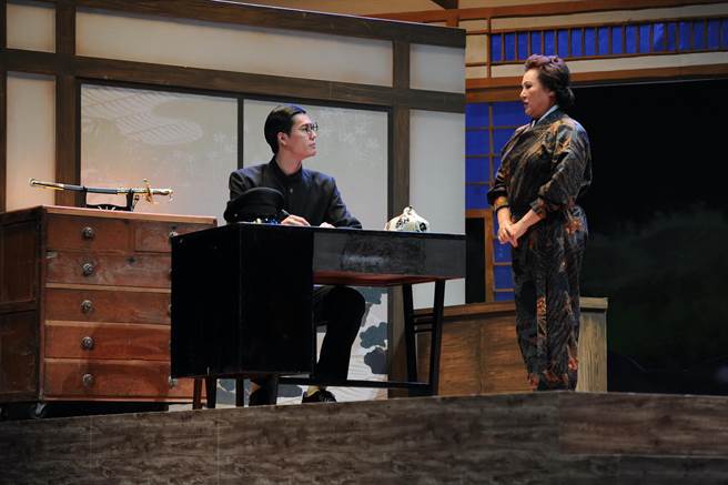 风田在舞台剧《一夜新娘》演出日本军官。（故事工厂提供）