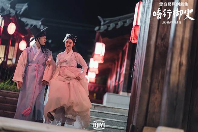 《暗行御史：朝鲜秘密搜查团》由金明洙和权娜拉主演。（爱奇艺国际站提供）