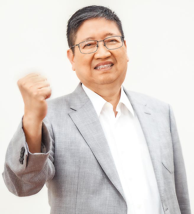 新竹县长杨文科表示，县政建设不能只求速成，为了政绩而做，而是要着眼于未来的长远发展！（罗浚滨摄）