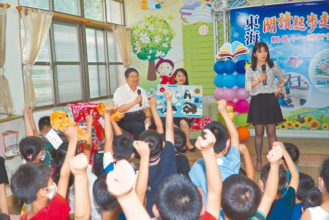 新竹县长杨文科致力解决校舍空间不足问题，将争取经费兴建，期望能让学生就近入学。（庄旻静摄）