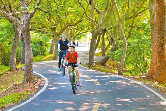 体育署举办「骑亮台湾」网路票选，潭雅神绿园道获「最讚亮点自行车道奖」，绿意盎然，骑铁马漫游舒适清爽。（台中市府提供／卢金足台中传真）
