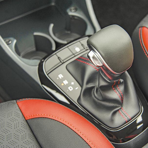 电子序列式5速自手排变速系统。（陈大任摄）