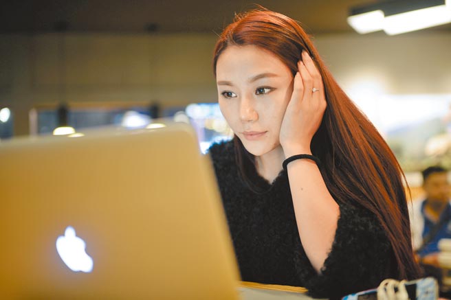 今年因疫情影響工作模式與生活形態，依賴網路程度更勝以往，資安更為重要。（CFP）