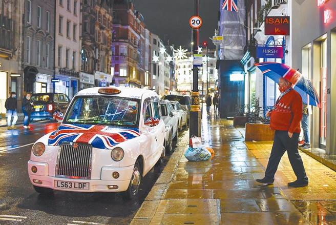 英国包括首都伦敦在内的英格兰大部分地区，20日起实施最严格的「第4级」防疫。（美联社）