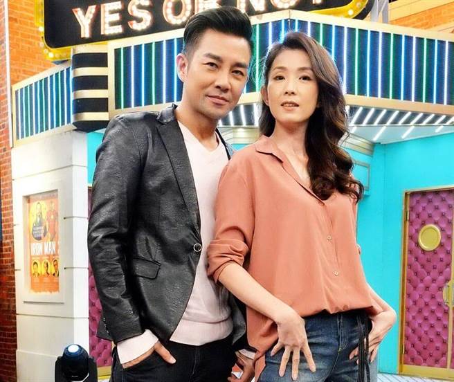 叶全真（右）、谢承均录卫视中文台《请问你是哪里人》。（卫视中文台提供）