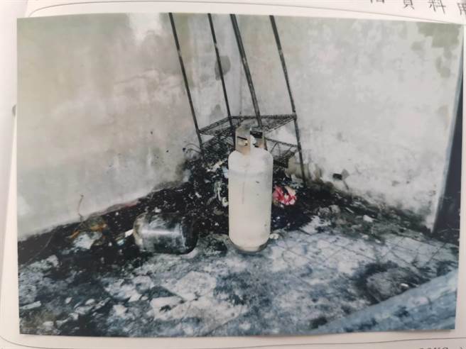 台中市东海商圈民宅4死1伤气爆，毁火调人员研判在3楼已开启瓦斯桶为起火点。（检方提供／陈淑芬台中传真）