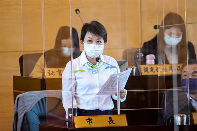 市长卢秀燕今天再度宣示反莱猪立场，强调自己时任立委就主张公投，不管含有莱克多巴胺或其他乙型受体素的猪牛肉或内臟，她全都反对，呼吁中央开放进口再三思。 （陈世宗摄）