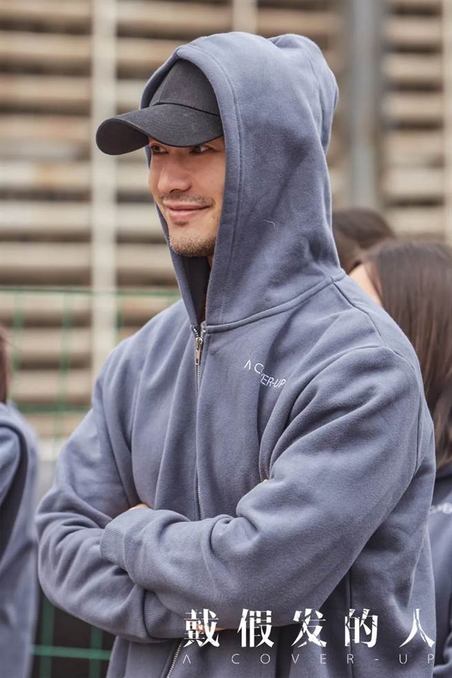 黄晓明为戏瘦身又蓄鬚。（图／微博）