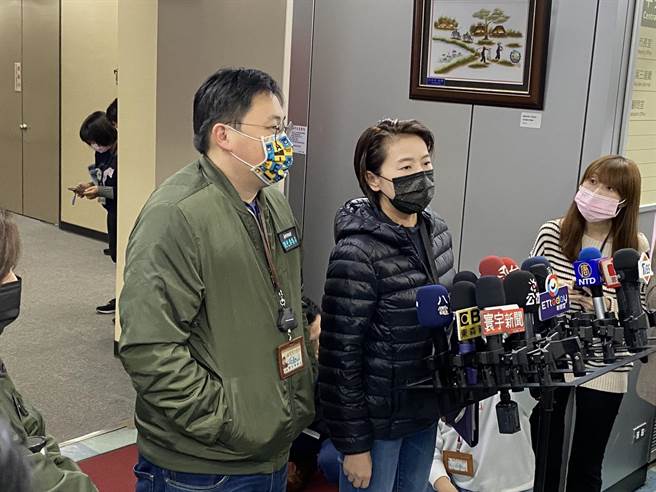 台北市副市長黃珊珊出面說明強調，還是朝舉辦方向，1例本土就全程戴口罩 ，就算15例也不會停辦。（游念育攝）