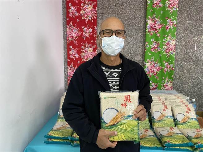 凤荣地区农会成功辅导农友，利用凤林镇中兴部落梯田，种植稉稻香米品种「高雄147」，并命名「浪漫193线梯田米」。（罗亦晽摄）