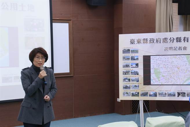 台东县府为筹得买回美丽湾建物的6.29亿元，打算标售5600坪县有土地，并于22日召开记者说明会，预估土地卖出后可筹得逾2亿元，但部分民眾表示，若依县府标准计算，总价超过10亿，可以买下近2个美丽湾。图为台东县长饶庆铃。（台东县政府提供／蔡旻妤台东传真）