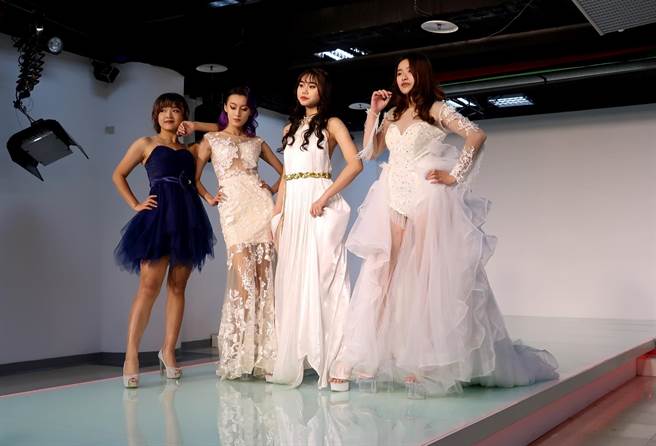 美容系表演艺术组参加「2020HBC世界杯髮型美容美睫美甲眉艺文创国际比赛得奖模特儿第一名赖思晴(右二)、第二名吴佳容(左二)、第三名的陈怡靖(左一)、第四名胡淑惠(右一)。（谢琼云摄）