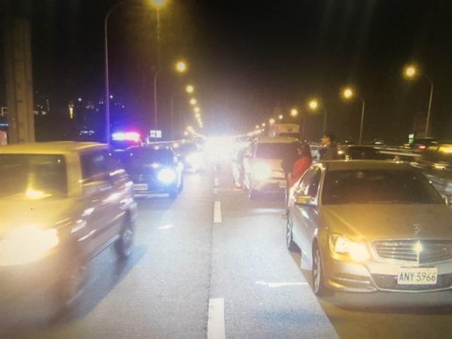 台74線傍晚發生三車追撞，所幸無人傷亡。（警方提供）