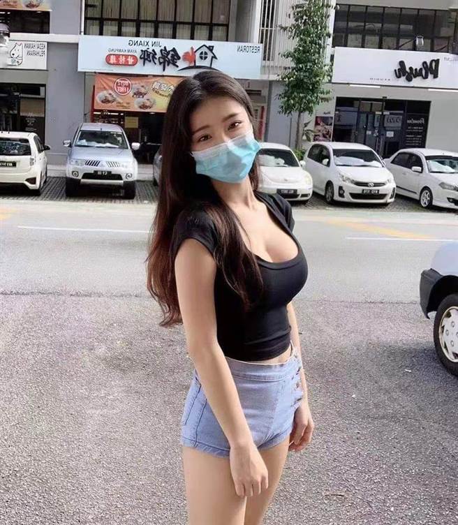 网路疯传当事女员工辣照，但实际上照片中的人为马来西亚网美妃妃。(图／妃妃IG)