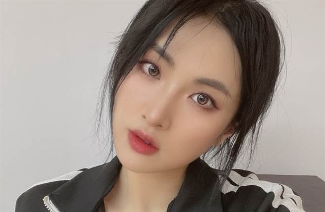 华为最美千金姚安娜。(取自姚安娜微博)