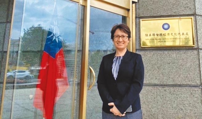 外交部透露，正在推动我驻美代表处更名为「台湾代表处」。图为驻美代表萧美琴。（摘自推特）