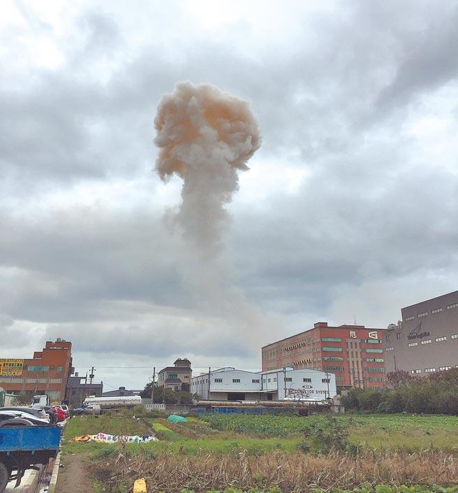 旭富制药21日中午再传爆炸，产生蕈状云，桃园市劳检处勒令停工。（议员刘胜全提供／蔡依珍桃园传真）