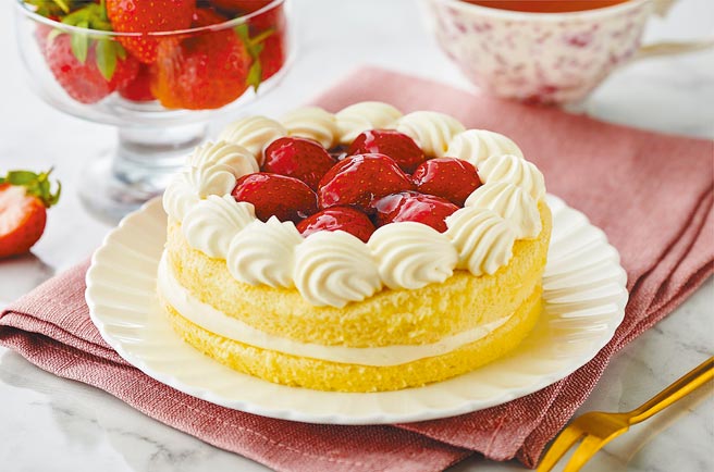 全联草莓卡士达蛋糕，159元。（全联提供）