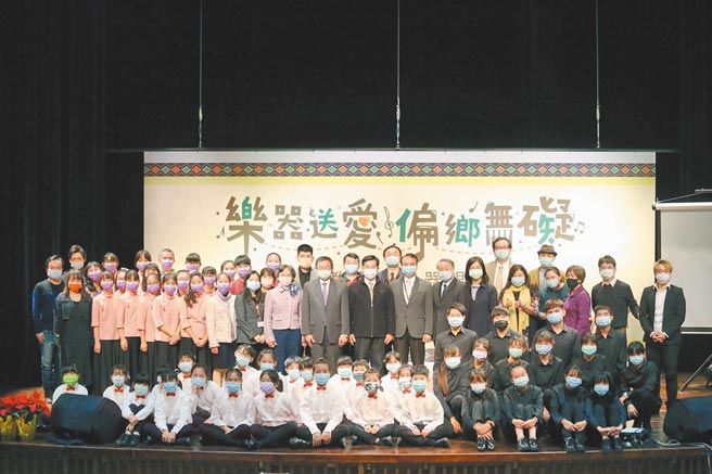 教育部乐器银行送爱 偏乡无碍