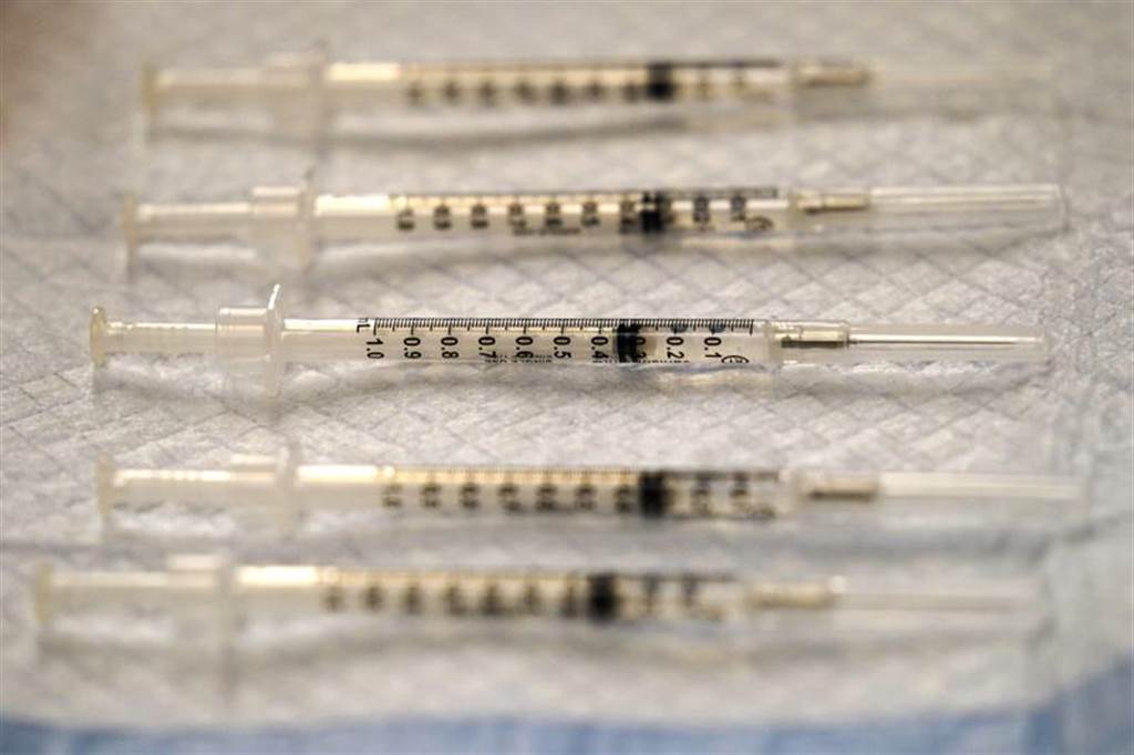法国政府打算立法，强制规定民众接种新冠疫苗。美联社(photo:ChinaTimes)