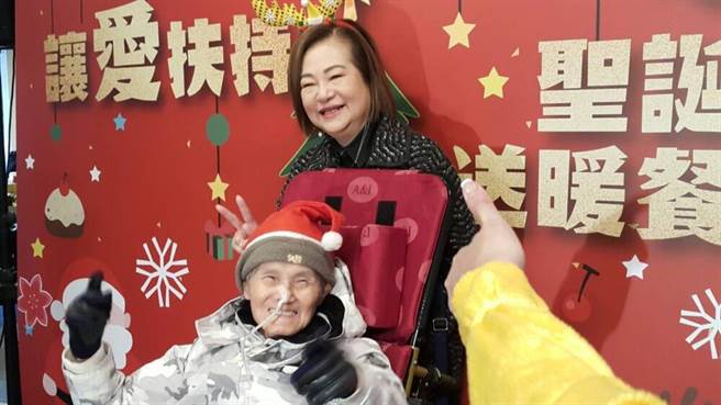 文夏、文香开心同框。（吴维书摄）