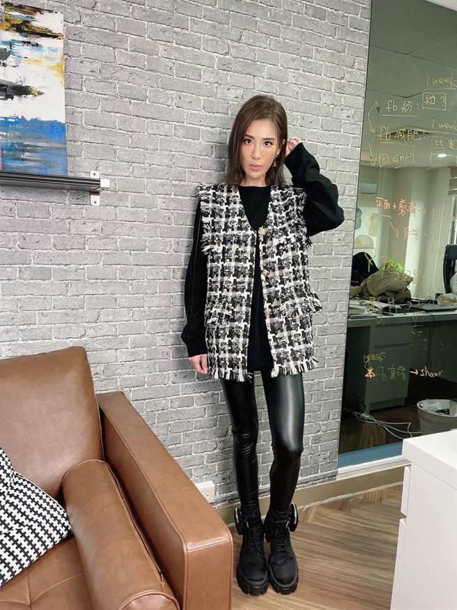 小祯晒美照，却被网友质疑「腿怪怪的」 (图/ 胡小祯脸书)