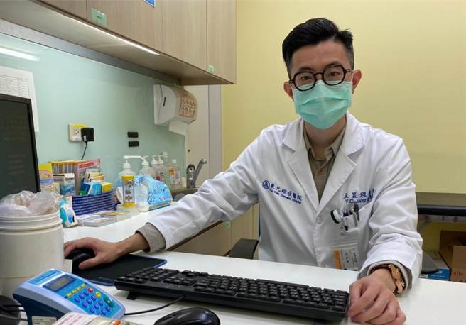 东元综合医院儿科部部长王昱程医师提醒，若幼儿呕吐不止，须慎防脱水并立即就医，近日肠胃炎比例攀升，也要注意肠病毒威胁，平日勤洗手、多消毒。（庄旻静摄）