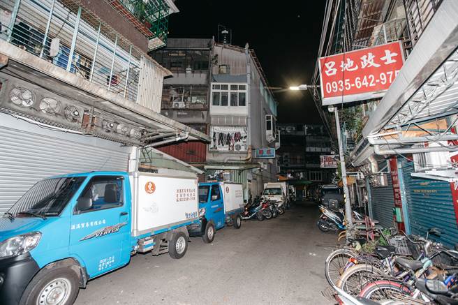 2020年1月12日台北市万华区传出女子分尸案，25岁大马华侨遭邻居肢解后弃置基隆山区。图为凶手林国平所居住的万华市场巷内。（郭吉铨摄）
