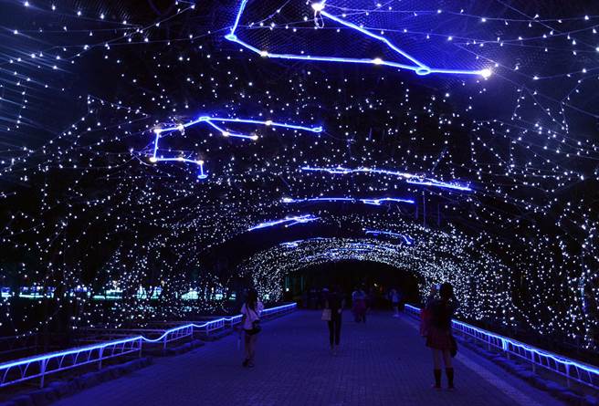 屏东圣诞节相关活动将如期举办，但要求民眾配戴口罩、禁止饮食。(林和生摄)