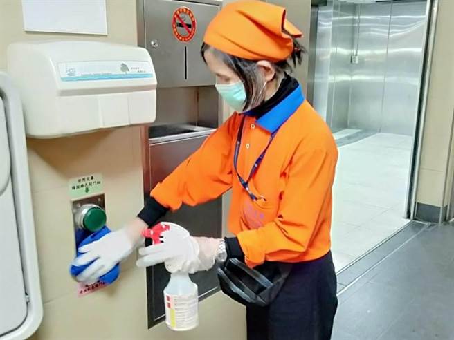 交通场站防群聚，交通部重申落实防疫工作。（台铁局提供）