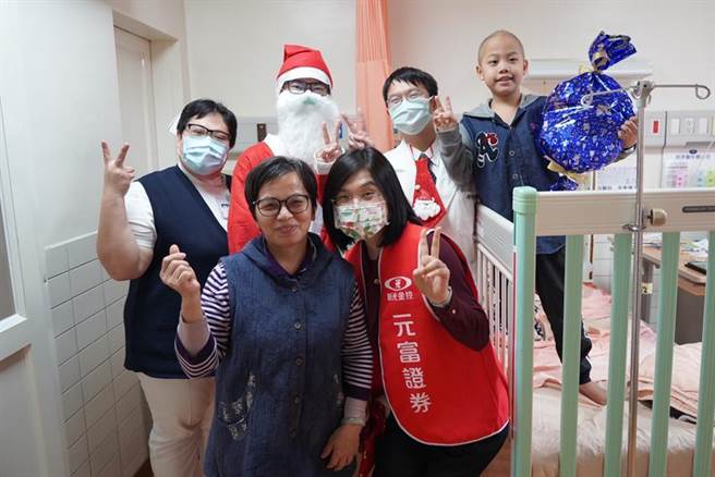 元富证券圣诞传爱，前进花莲慈济医院。图／元富证券提供