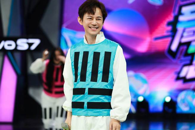 入行多年的何炅拥有好人缘 (图/ 何炅微博)