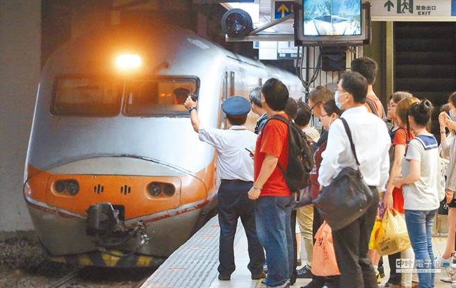 花莲开往斗南的177次自强号，晚间到板桥站时竟没有司机驾驶，导致误点。(台铁示意图/资料照)