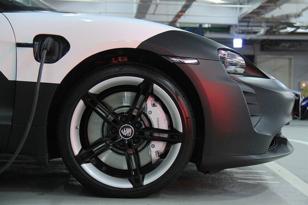 享受Porsche Taycan 4S純電高性能出行新樂趣！