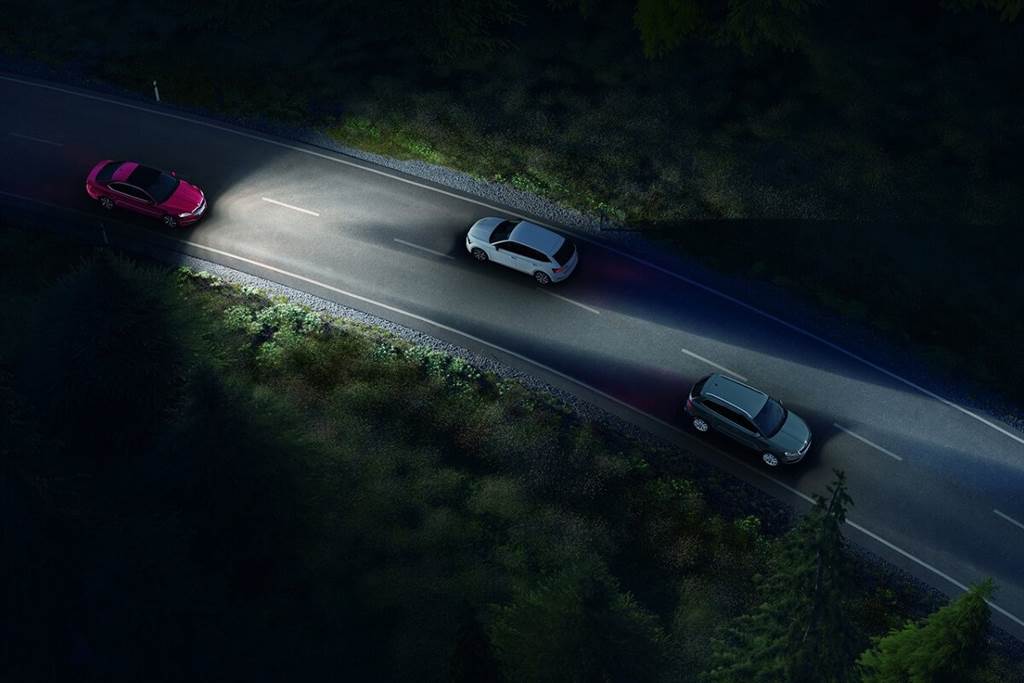 Skoda Superb Matrix LED智慧複眼頭燈 讓您盡享最絢麗、最安全的行車夜晚