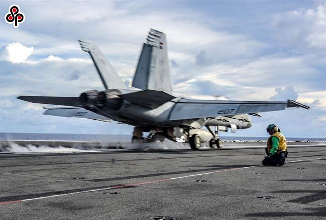 大陆学者质疑印度拿什么让美充当战略棋子。图为2020年10月9日美国航空母舰「雷根号」航舰打击群在印度洋进行海上操演。（摘自美国太平洋舰队推特）