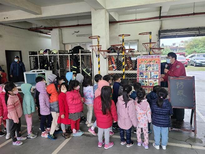 结合防火宣导，落实防火防灾观念。（姜霏翻摄）