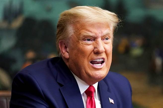 美国驻伊拉克大使馆20日遭火箭锁定攻击，华府认定是伊朗所为，据传美公民将再受攻击，川普23日发狠怒呛：如果有一个美国人被杀，我都会要伊朗负责，好好考虑。（资料照／美联社）