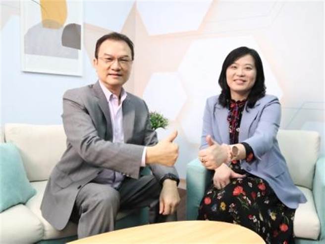 理财周刊发行人洪宝山(左)、谭瑾瑜(右)。(图/理财周刊提供)