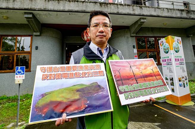 宜兰市长江聪渊今表态反对北方三岛规画海上风力发电场案。（李忠一摄）