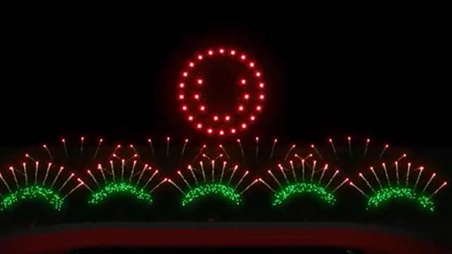 「台南好YOUNG - 2021耶誕跨年系列活動」陸續展開，27日新營體育場「青春流行夜」演唱會煙火秀模擬畫面影片今天也提前曝光。（台南市文化局提供／劉秀芬台南傳真）