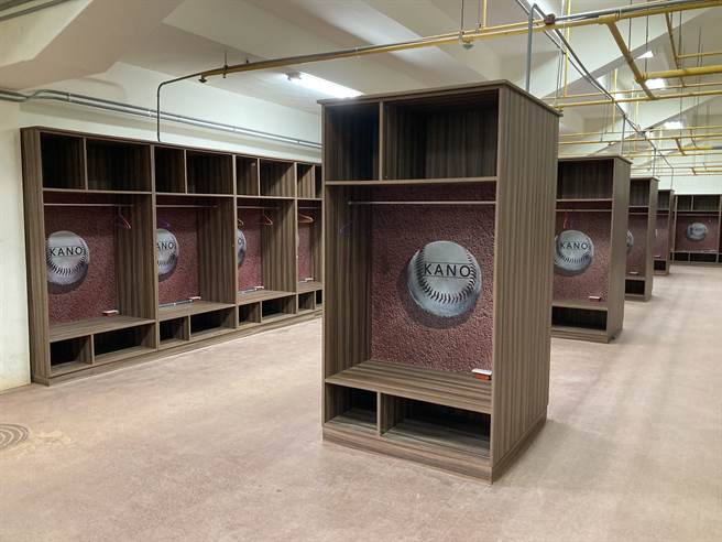 嘉义市棒球场球员休息室。（邓心瑜摄）