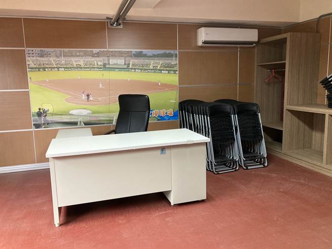 嘉义市棒球场总教练室。（邓心瑜摄）