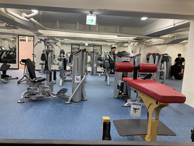 嘉义市棒球场球员重训室。（邓心瑜摄）