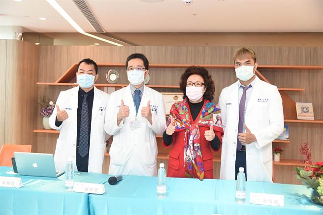 高雄博田医院提供新式经口无疤甲状腺微创手术，术后伤口小且恢復时间快，几乎不会影响患者生活，也吸引国外病患慕名而来求诊。（柯宗纬摄）