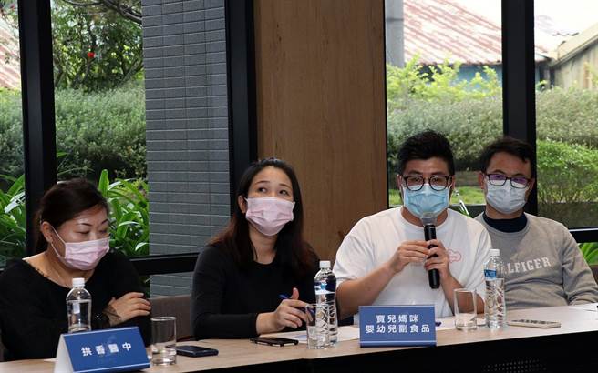 嘉义市工商策进会协助在地店家透过数位转型找国外商机，业者分享心得。（嘉义市政府提供）