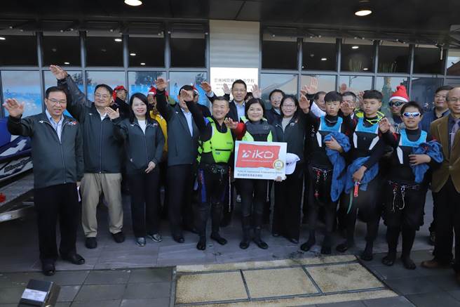 全台唯一经国际IKO认证，云林县启用位于四湖乡三条崙海水浴场的国际风筝衝浪学校。（张朝欣摄）