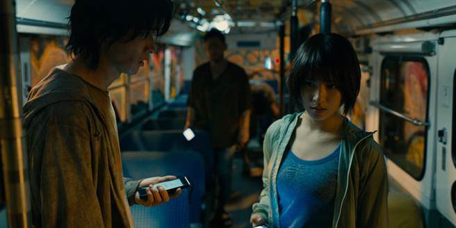 山崎贤人、土屋太凤在Google搜寻趋势疯狂飙涨。（Netflix提供）