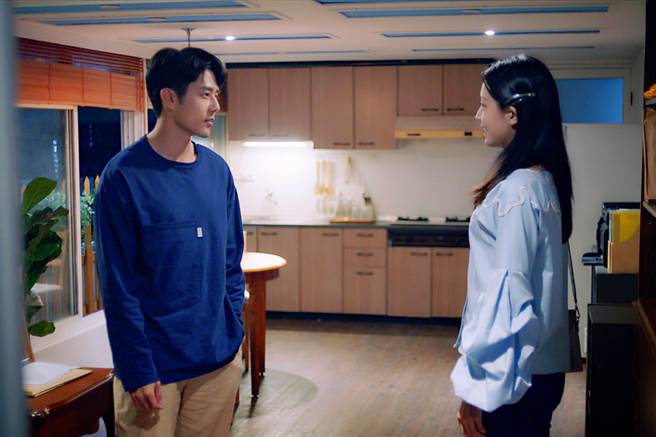 胡宇威剧中被黄薇渟告白。（东森提供）